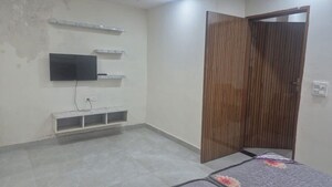 Room in 1 BHK Builder Floor at DLF City Phase IV, Dlf Phase iv – for Rent
