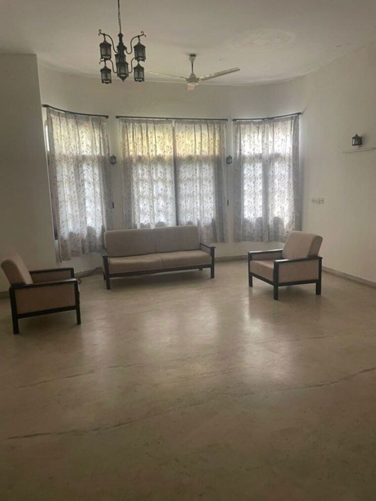 Living Room, sector 14 4 Bedroom 480 Sq.Ft. Villa In Sector 14 Noida 10230826