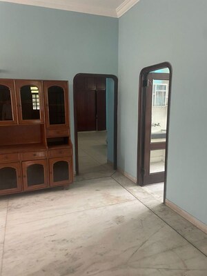 Room in 4 BHK Villa at Sector 14 – for Rent