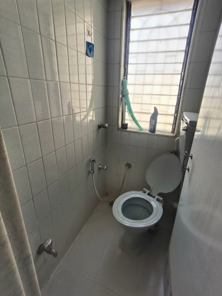 Bathroom, hiranandani-gardens-sunflower 1 Bedroom 550 Sq.Ft. Apartment In Powai Mumbai 10230843