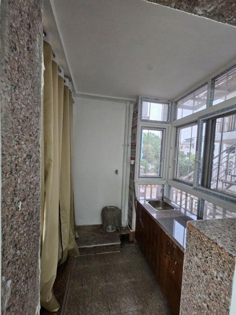 Kitchen, sector 10a 3 Bedroom 216 Sq.Yd. Builder Floor In Sector 10a Gurgaon 10230939