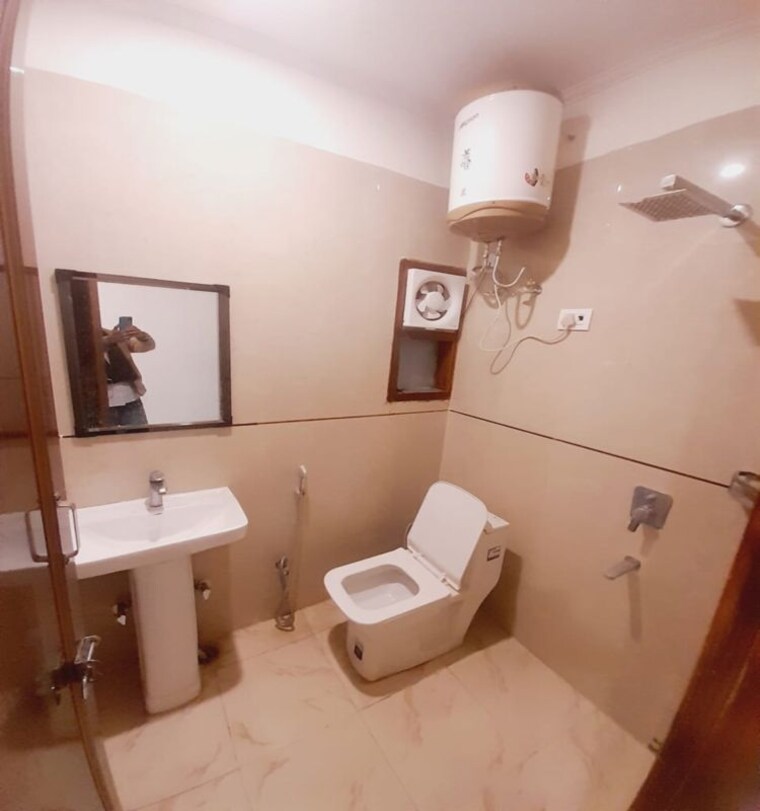 Attached Bathroom, sector 19b dwarka 3 Bedroom 1904 Sq.Ft. Builder Floor In Sector 19b Dwarka Delhi 10230975