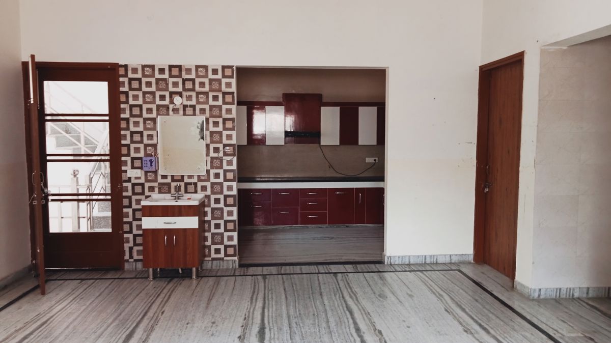 2 BHK + Pooja Room Builder Floor For Rent in Sector 9