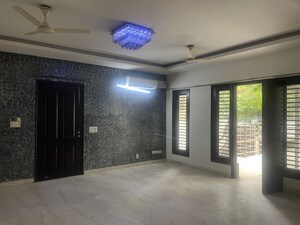 Room in 3 BHK Builder Floor at South City 2 – for Rent