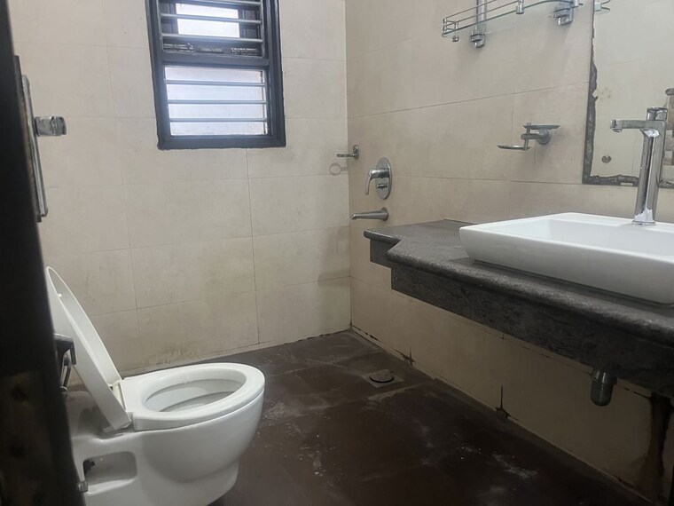 Bathroom, south city 2 3 Bedroom 375 Sq.Yd. Builder Floor In South City 2 Gurgaon 10230872