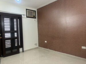 Room in 3 BHK Builder Floor at South City 2 – for Rent