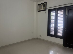 Room in 3 BHK Builder Floor at South City 2 – for Rent