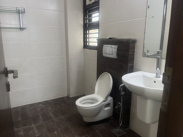 Bathroom, south city 2 3 Bedroom 375 Sq.Yd. Builder Floor In South City 2 Gurgaon 10230872