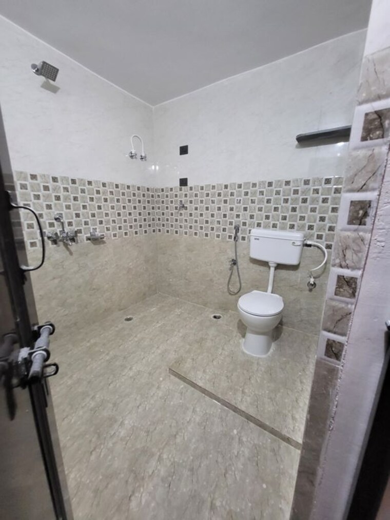 Bathroom, lalpur 2 Bedroom 1500 Sq.Ft. Apartment In Lalpur Ranchi 10231187