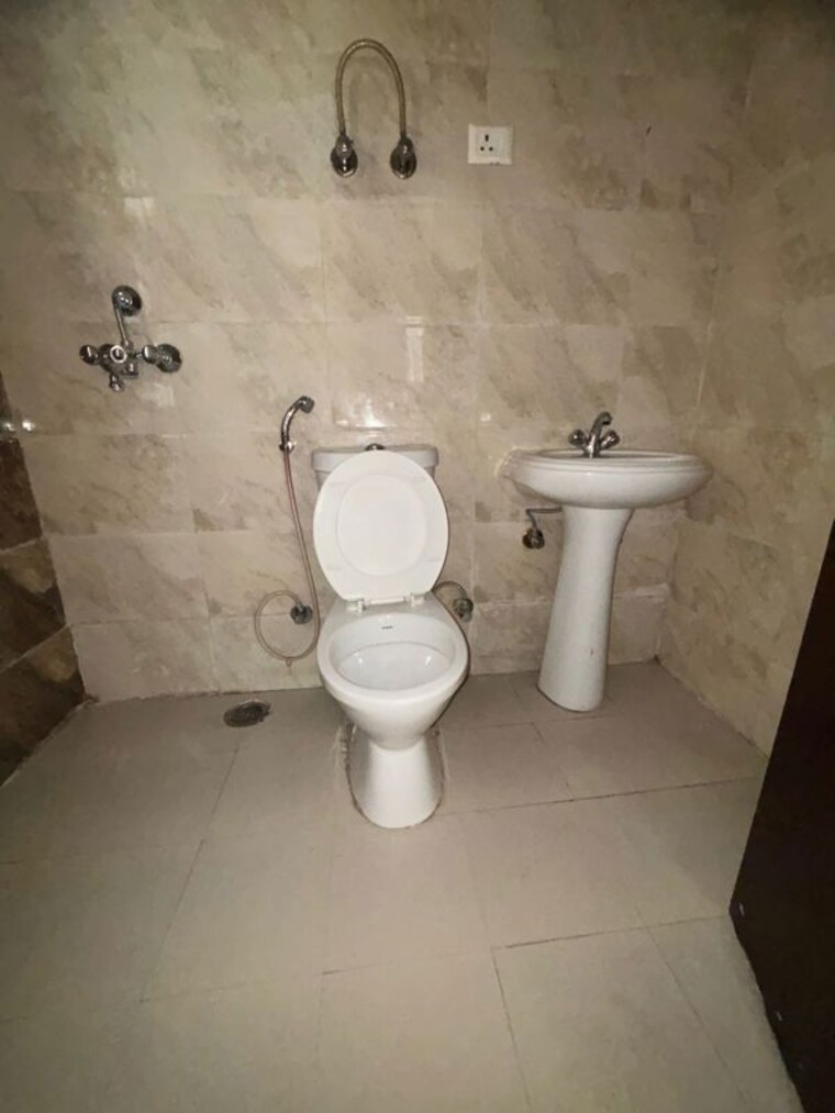 Bathroom, spring-meadows 2.5 Bedroom 1285 Sq.Ft. Apartment In Tech Zone 4 Greater Noida Greater Noida 10231260