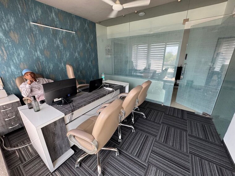 Team Area, sola Commercial Office Space 700 Sq.Ft. In Sola Ahmedabad 10231353