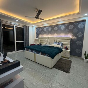 Gym in 3 BHK Apartment at South City 1 – for Rent