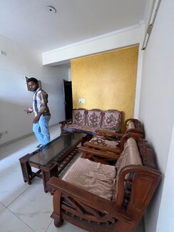 2 BHK + Extra Room Apartment For Rent in Express Zenith