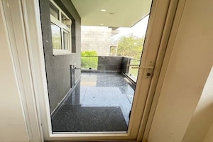 2 BHK Builder Floor – Entrance View at Akurli - for Sale