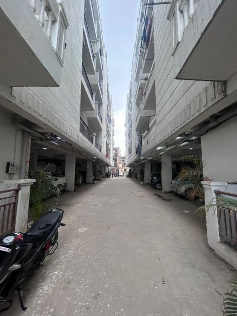  Parking, khodna khurd 2 Bedroom 1050 Sq.Ft. Apartment In Khodna Khurd Greater Noida 10231482