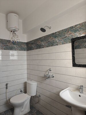 Bathroom in 3.5 BHK Apartment at Kulhan – for Rent