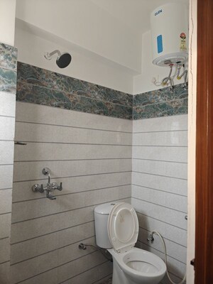 Bathroom in 3.5 BHK Apartment at Kulhan – for Rent