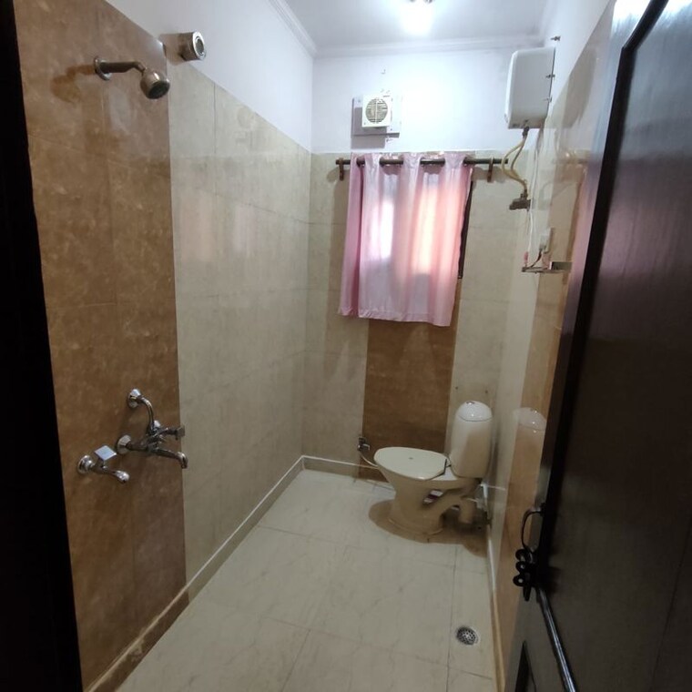 Bathroom, ansal-plaza-gurgaon 3 Bedroom 1500 Sq.Ft. Builder Floor In Palam Vihar Gurgaon 10231781