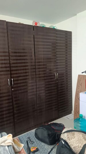 Room in Studio Apartment at Wilson Garden – for Rent