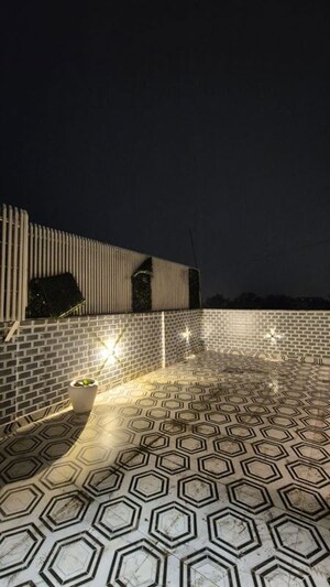 Bathroom in 1 BHK Builder Floor at Saket – for Rent