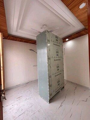 Room in 2 BHK Builder Floor at Chattarpur – for Rent