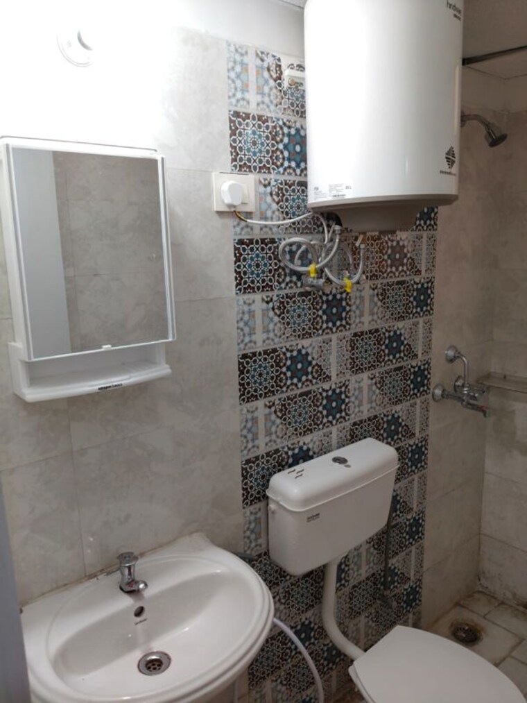 Bathroom, signature-global-proxima 2 Bedroom 665 Sq.Ft. Apartment In Sector 89 Gurgaon 10231953