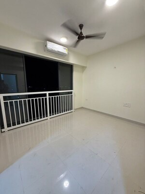 Room in 3 BHK Apartment at Kalpataru Mugnus, Bandra East – for Rent