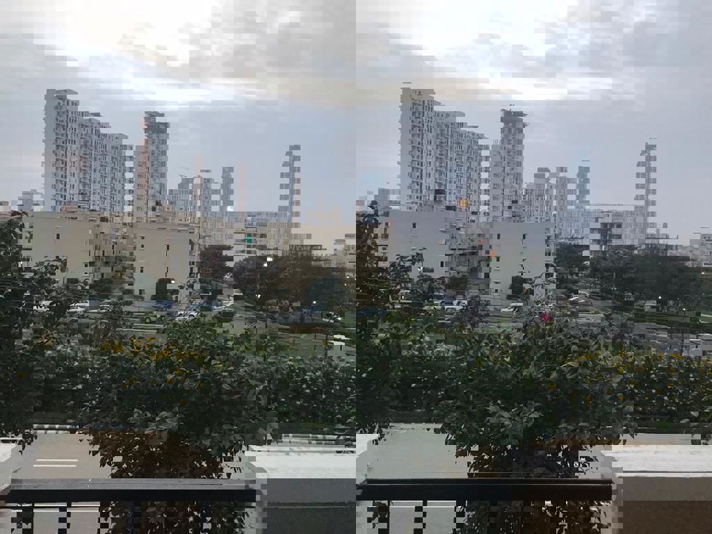 4 BHK + Pooja Room,Servant Room 350 Sq.Yd. Apartment in Emaar Emerald Floors