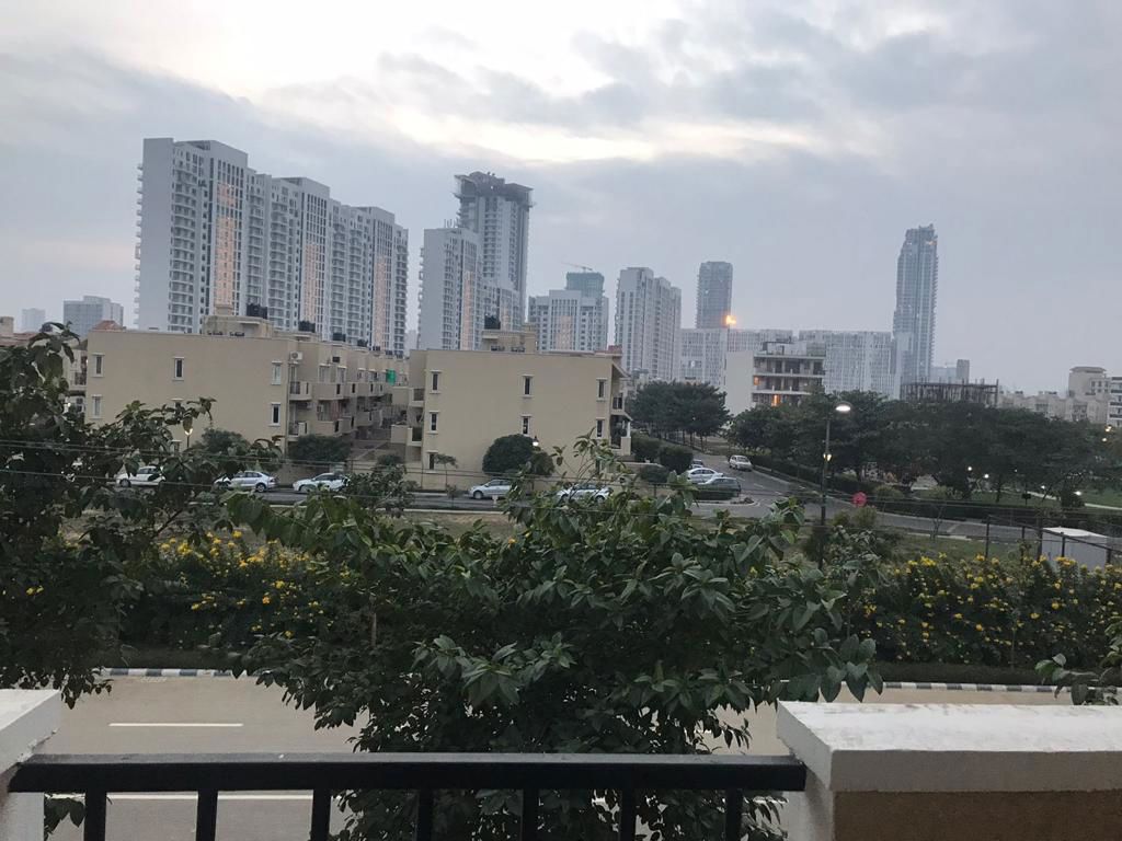 4 BHK + Pooja Room,Servant Room Apartment For Rent in Emaar Emerald Floors