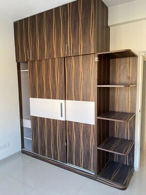 Furnished Amenities in 4 BHK Apartment at Emaar Emerald Floors, Sector 65 – for Rent