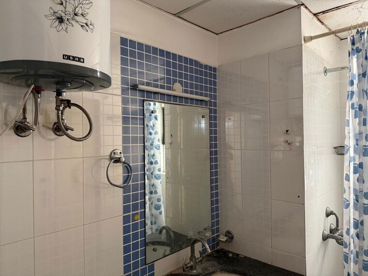 Bathroom, bestech-park-view-residency 3.5 Bedroom 1920 Sq.Ft. Apartment In Sector 3 Gurgaon 10232165