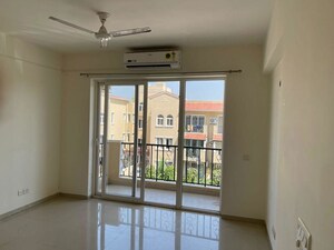 Room in 4 BHK Apartment at Emaar Emerald Floors, Sector 65 – for Rent