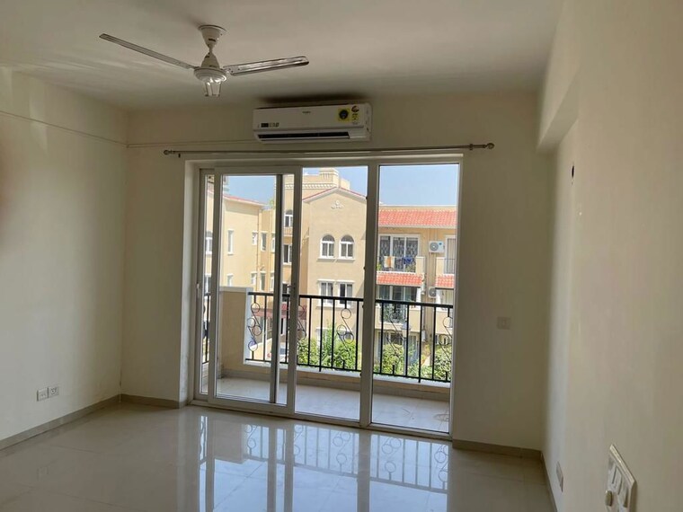 Room, emaar-emerald-floors 4 Bedroom 350 Sq.Yd. Apartment In Sector 65 Gurgaon 10232196