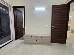 Room in 3 BHK Apartment at Signature Global City 81, Sector 81 – for Rent