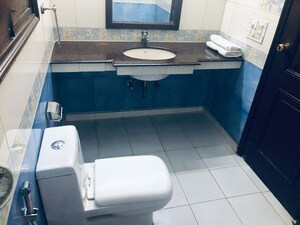 Team Area in 3 BHK Builder Floor at Sarvodaya Enclave – for Rent