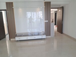 Room in 3.5 BHK Apartment at Smart World Gems, Sector 89 – for Rent