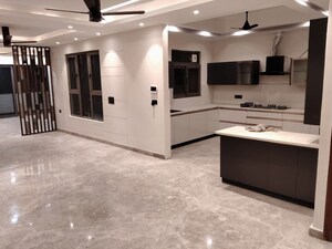 Room in 3.5 BHK Apartment at Smart World Gems, Sector 89 – for Rent