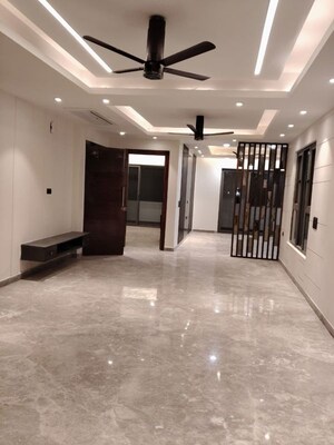 Room in 3.5 BHK Apartment at Smart World Gems, Sector 89 – for Rent