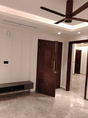Building Lobby in 3.5 BHK Apartment at Smart World Gems, Sector 89 – for Rent