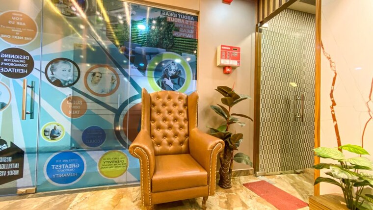 Living Room, sector 16 Commercial Office Space 1500 Sq.Ft. In Sector 16 Noida 10232130