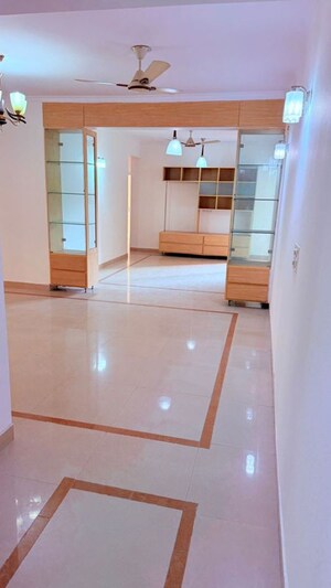 Bathroom in 4 BHK Apartment at Orchid Petals, Sector 49 – for Rent