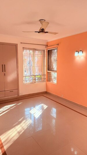 Room in 4 BHK Apartment at Orchid Petals, Sector 49 – for Rent