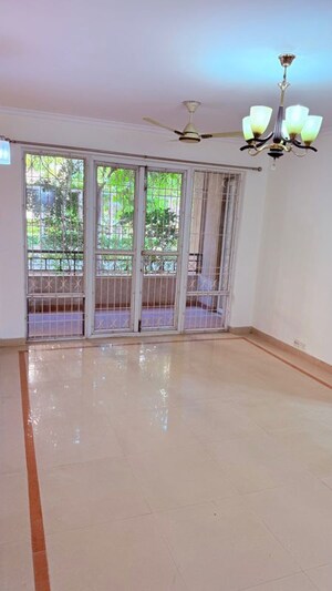 Room in 4 BHK Apartment at Orchid Petals, Sector 49 – for Rent