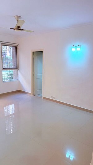 Room in 4 BHK Apartment at Orchid Petals, Sector 49 – for Rent