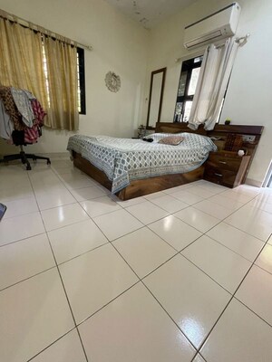 Bedroom in 2 BHK Apartment at Santacruz West – for Rent