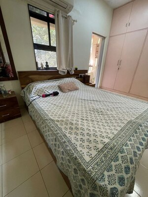 Bedroom in 2 BHK Apartment at Santacruz West – for Rent