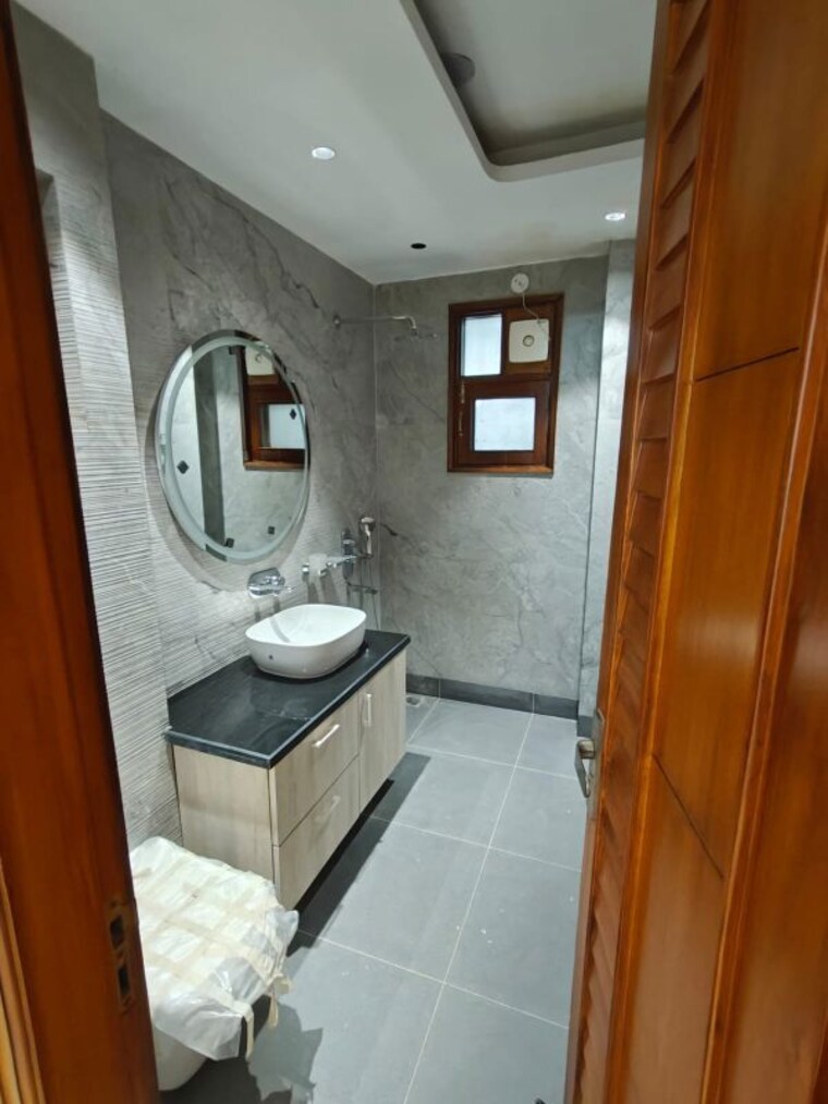 Bathroom, sector 10 dwarka 3.5 Bedroom 1800 Sq.Ft. Apartment In Sector 10 Dwarka Delhi 10232465