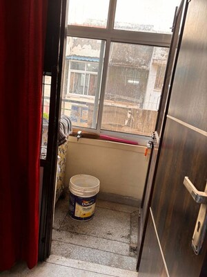 Bathroom in 2 BHK Builder Floor at Auram Floor, South City 2 – for Rent