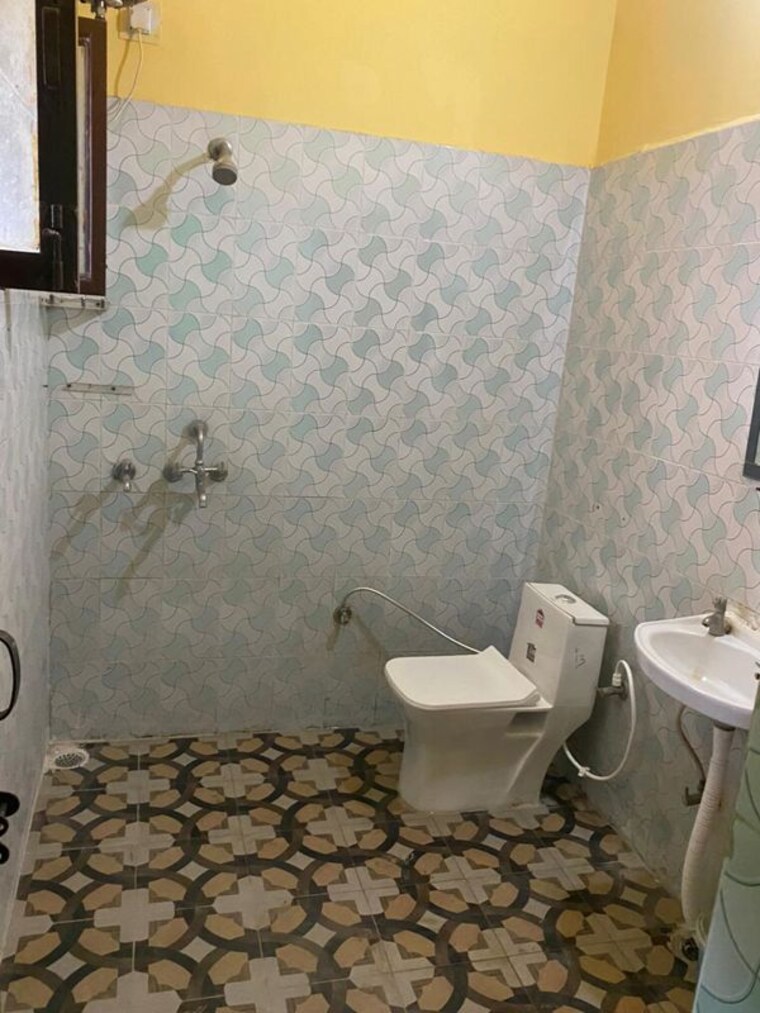 Bathroom, banjarawala 2 Bedroom 1500 Sq.Ft. Independent House In Banjarawala Dehradun 10232519