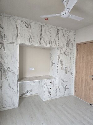 Furnished Amenities in 3 BHK Apartment at M3M Heights, Sector 65 – for Rent